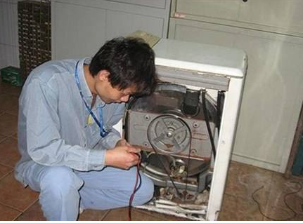 西门子洗衣机脱水时报警停机，如何维修？