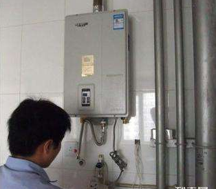 能率热水器维修人员解说因为入户后的水压偏低
