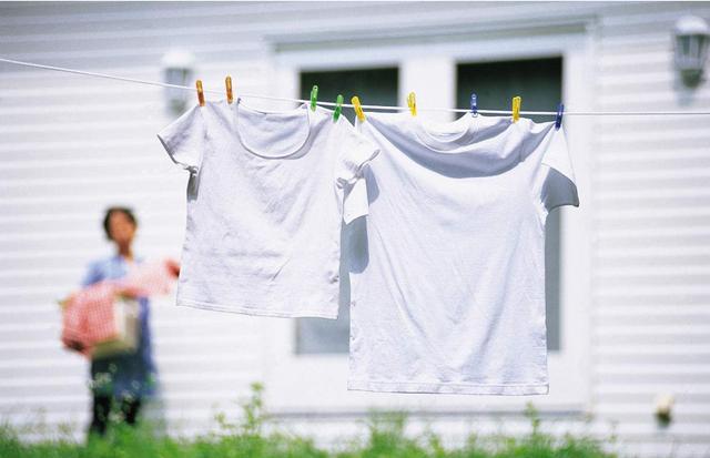 外出总担心衣物清洁？试试手持迷你洗衣机，轻便易携带做好清洁！